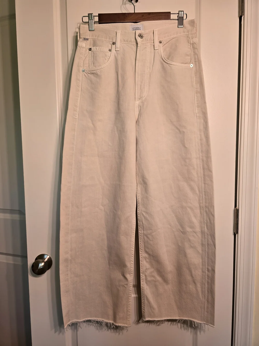 Citizens Of Humanity NWOT Ayla Undone Hem Crop Jeans in Almondette
